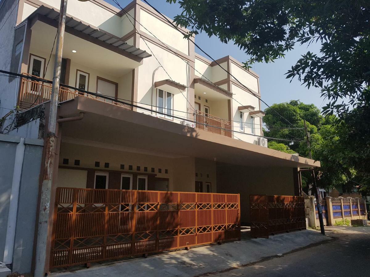 De Hanami Homestay Cirebon Bagian luar foto