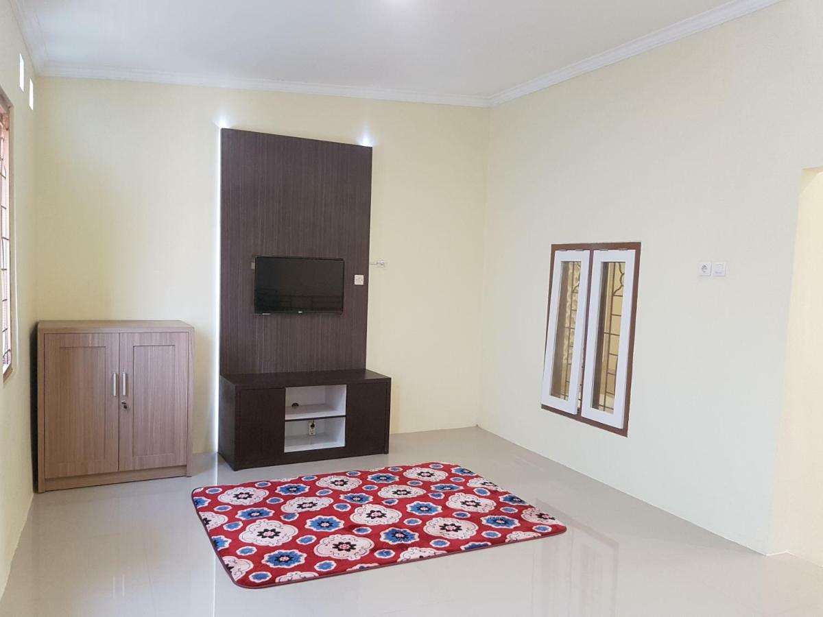 De Hanami Homestay Cirebon Bagian luar foto