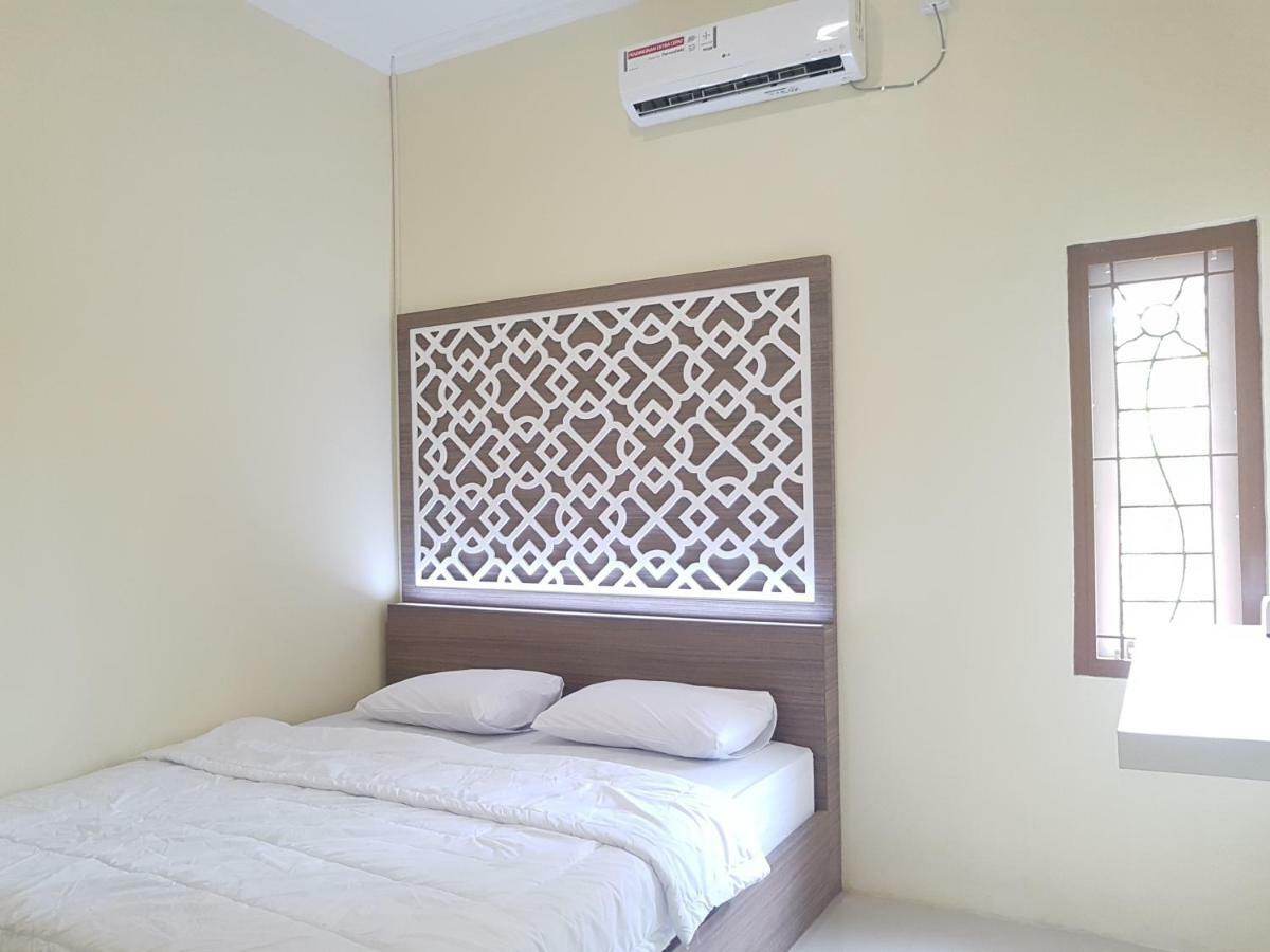 De Hanami Homestay Cirebon Bagian luar foto