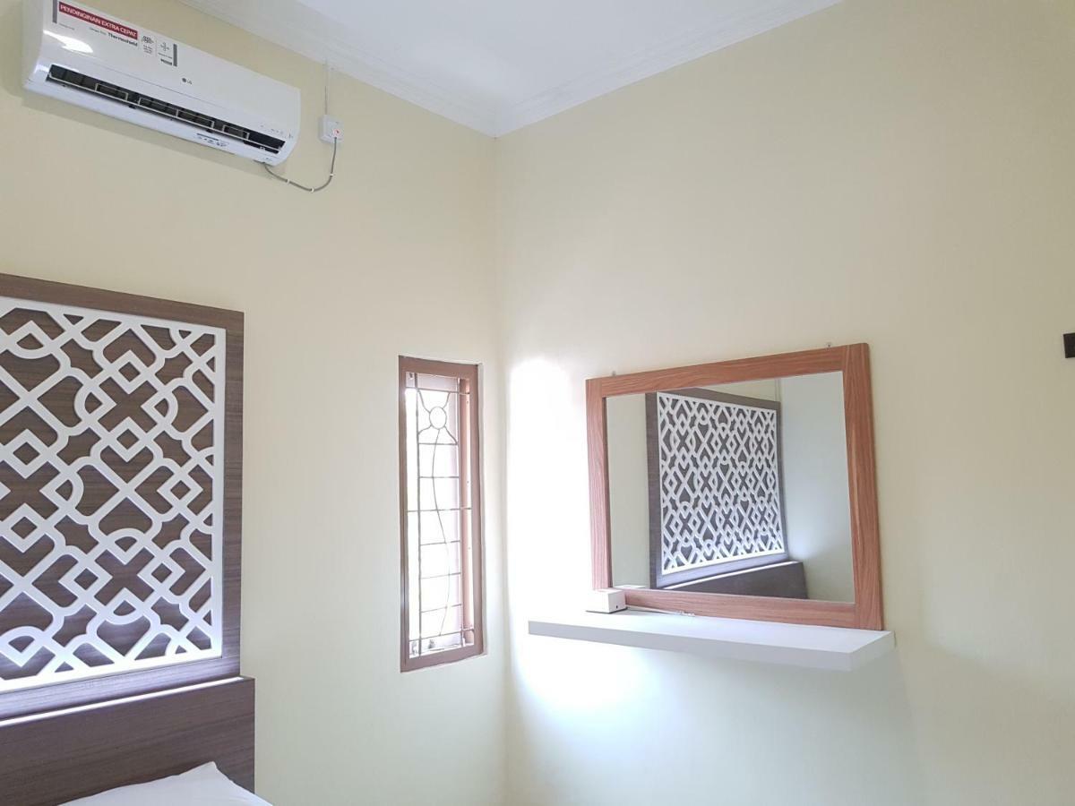 De Hanami Homestay Cirebon Bagian luar foto