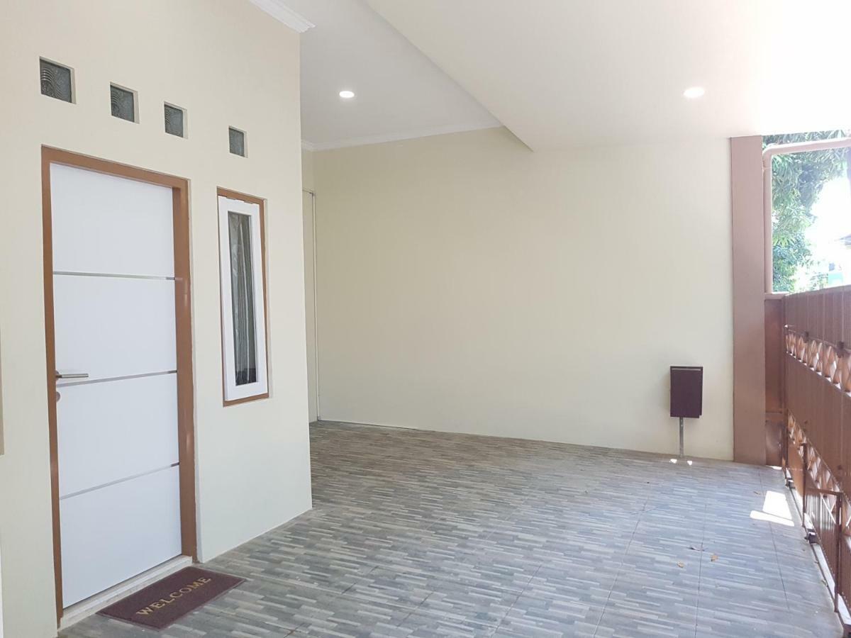 De Hanami Homestay Cirebon Bagian luar foto