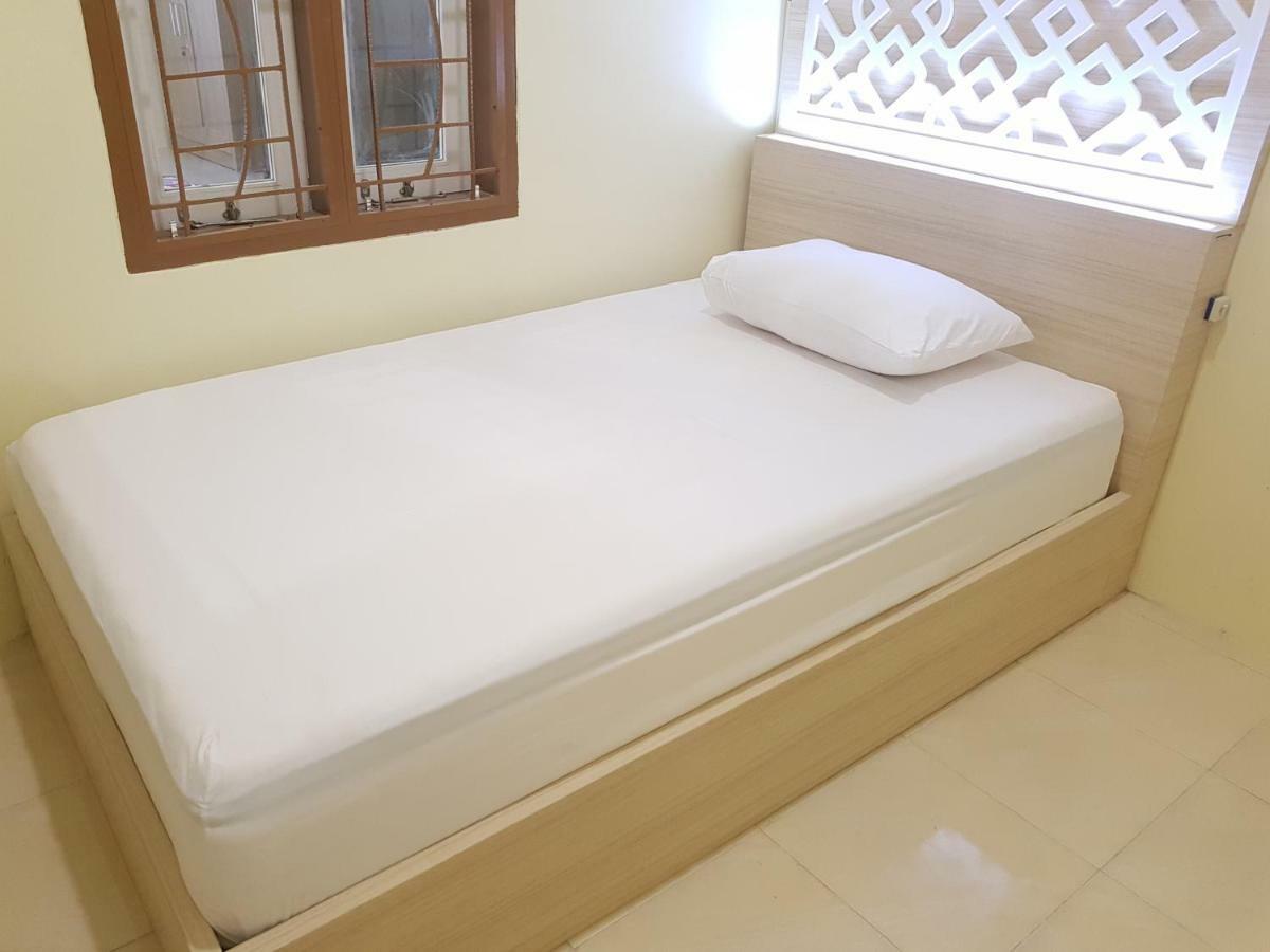De Hanami Homestay Cirebon Bagian luar foto